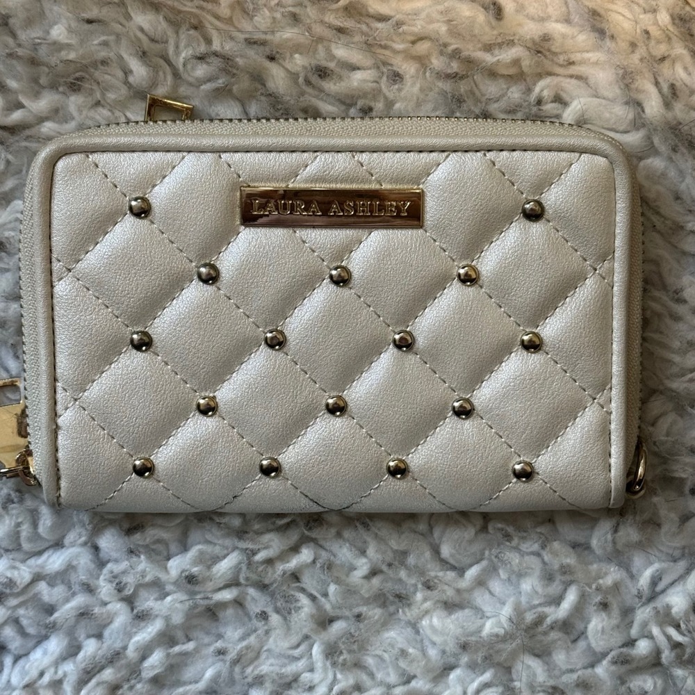 Laura Ashley Champagne Quilted Studded Zip‎ Passport Wallet Organizer - Picture 3 of 8